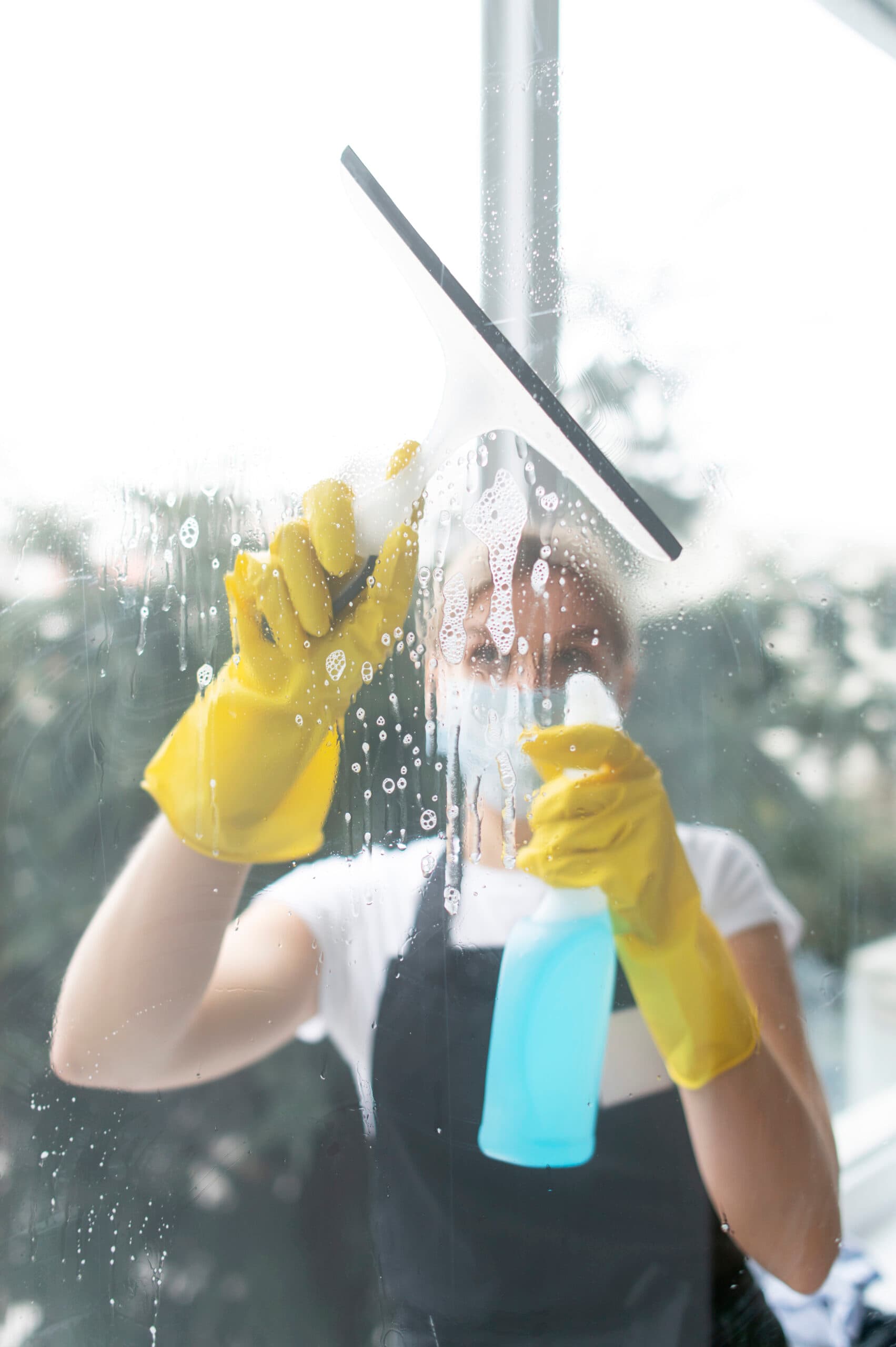 Glasreinigung als professionelle Gebäudereinigungsleistung
